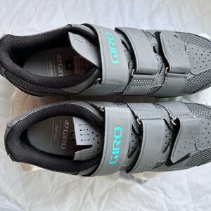 Giro Gray Cycling Shoe with Teal Accent